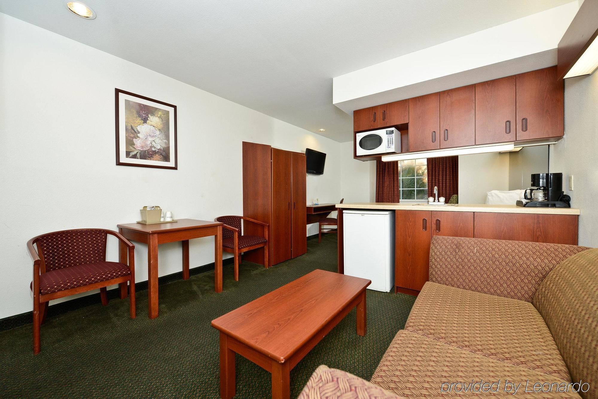 Americas Best Value Inn Lake Charles Interstate 210 Экстерьер фото